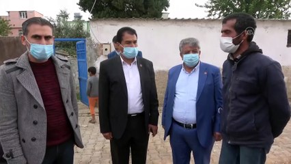 ŞANLIURFA - Sokakta yaşayan aileye belediyeden destek