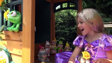 Diversão na Piscina e Brincadeiras das Princesas com Sophia Isabella e Alice Princesas Episódio  (10)
