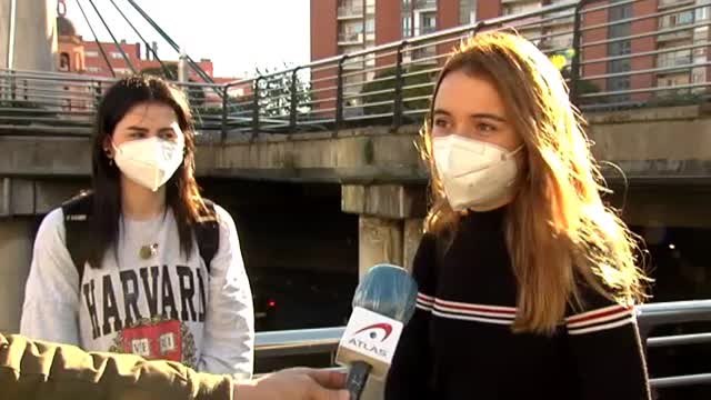 Universitarios de visita en una UCI de Bilbao: Cualquier joven puede acabar ahí