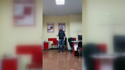 TİFLİS - El bombalı saldırgan finans kurumundakileri rehin aldı