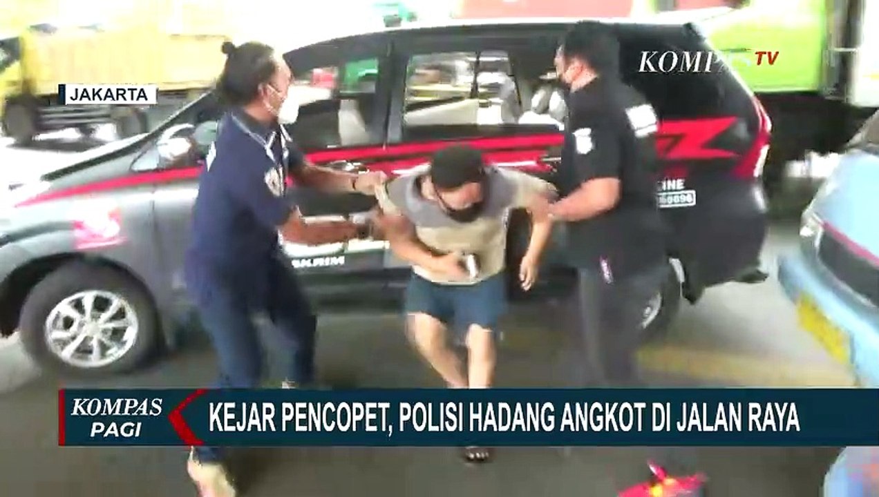 Kejar Pencopet, Polisi Hadang Angkot di Jalan Raya