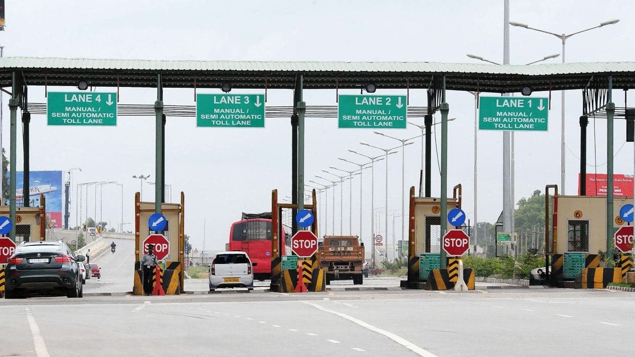 AP State Road Toll Fees : రాష్ట్ర రహదారులపై టోల్ ప్లాజాలు, రహదారి పన్నులు.... టోల్ ఫీజు ఎంతంటే ?