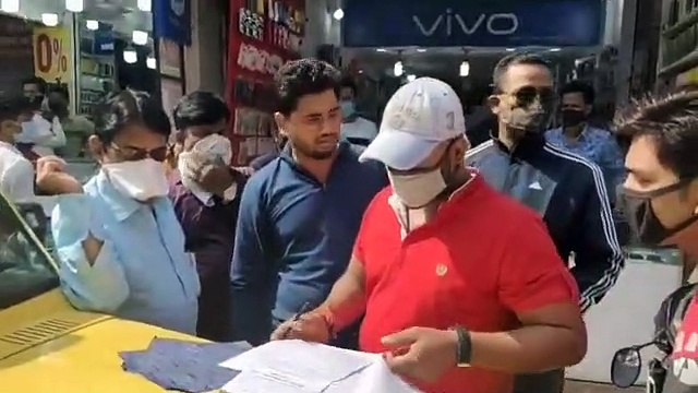 इंदौर में बिना मास्क लगाए सड़क पर घूमने वालों पर पुलिस की दिखी सख्ती