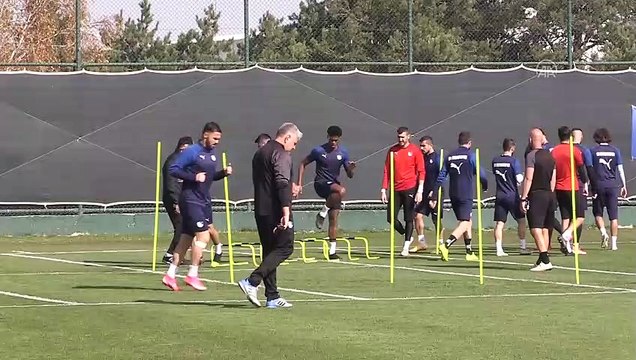 ERZURUM - Büyükşehir Belediye Erzurumspor, Trabzon deplasmanında galibiyet hedefliyor