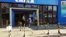 Caixa abre neste sábado e filas já dobram as esquinas nas Ruas Souza Naves e Paraná