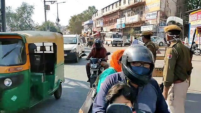 मास्क लगाने की हिदायत, काटे चालान