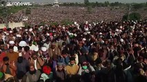 فيديو: حشود هائلة في لاهور لتشييع رئيس حركة 