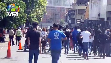 Jóvenes universitarios se manifiestan en el Día del Estudiante