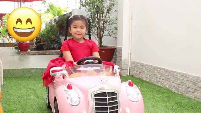 Suri and Sammy Pretend Play Choosing Professions Jobs and Careers - Kids Fun Stories