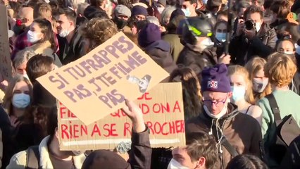 Download Video: Paris em protesto pela liberdade de expressão