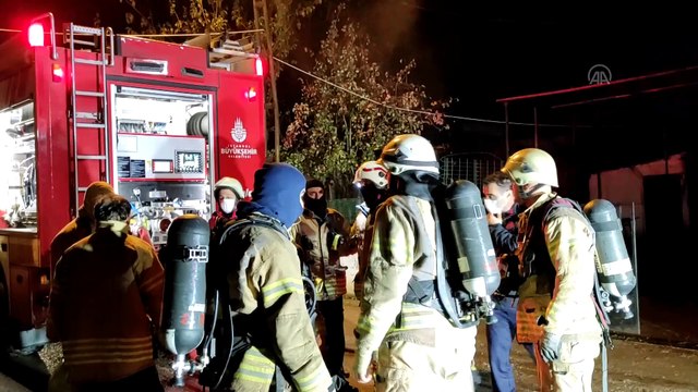 İSTANBUL - Ümraniye'de bir evde çıkan yangın söndürüldü