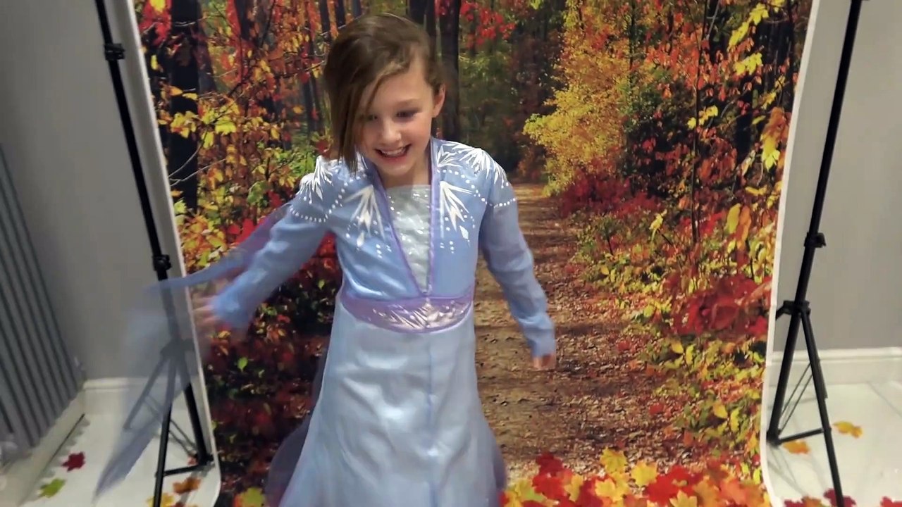 Diversão na Piscina e Brincadeiras das Princesas com Sophia Isabella e Alice Princesas Episódio  (13)