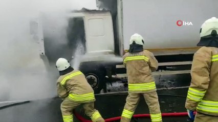 Lastikten çıkan kıvılcımlar kamyonda yangına neden oldu