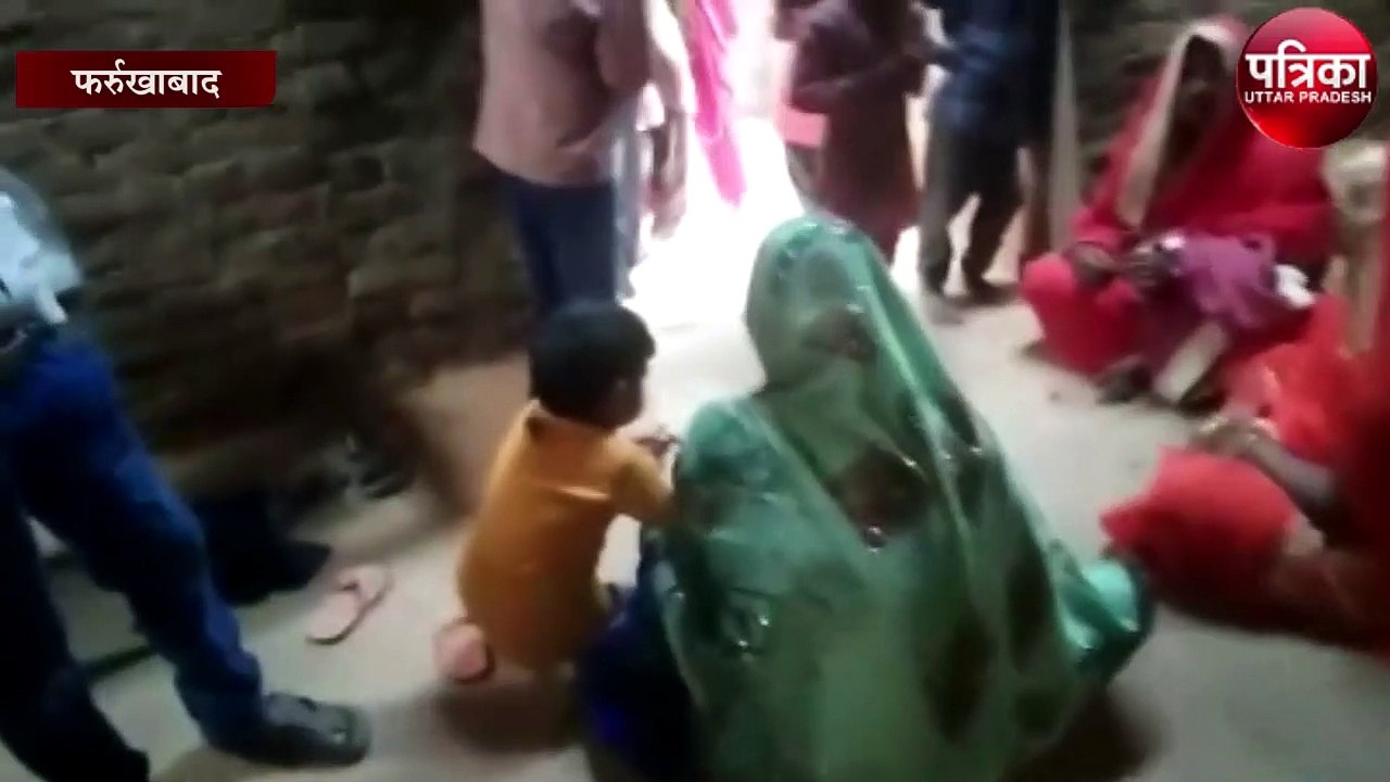 वर्तमान प्रधान की शय पर पुलिस ने पूर्व प्रधान के घर मे घुसकर जमकर की लूटपाट