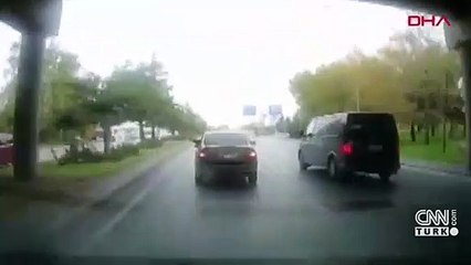 Yol isteyince levye ile saldırdı | Video