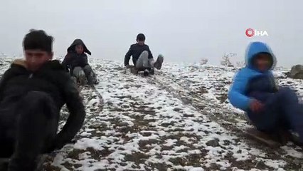 Mevsimin ilk karı çocukların neşe kaynağı oldu