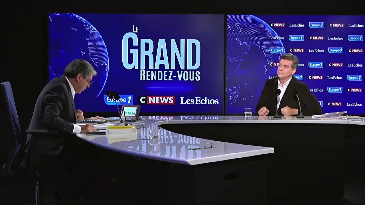Covid : pour Montebourg, la France n'a pas encore de "stratégie d’indépendance vis-à-vis du vaccin"