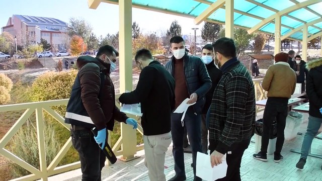 SİVAS - Kimliğini evde unutan KPSS adayı genç kızın yardımına emniyet ekipleri koştu