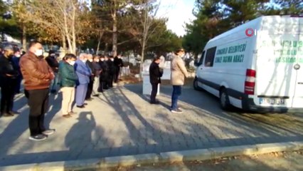 Korona virüsten hayatını kaybeden sağlık çalışanı toprağa verildi