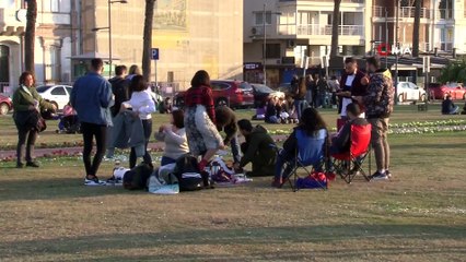 Kafe ve restoranlar kapandı, vatandaş sahile koştu