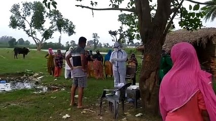सतर्कता: बढ़ते कोरोना संक्रमण को देखते हुए गांव-गांव में जाकर की जा रही सैंपलिंग