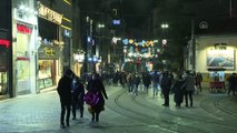 İstanbul sokağa çıkma kısıtlamasının başlamasıyla sessizliğe büründü