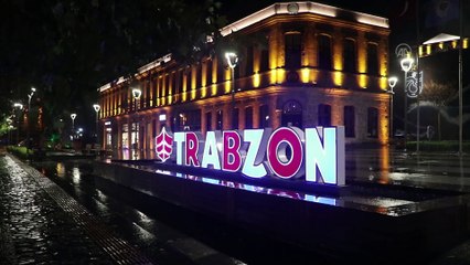 TRABZON - Sokağa çıkma kısıtlamasının ardından cadde ve sokaklar boş kaldı
