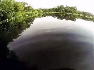 En plongeant dans ce lac il ne s'attendait pas à trouver ça