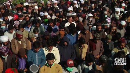Pakistan'da cenazede izdiham | Video