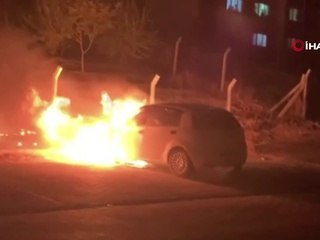 Alev topuna dönen otomobil hem yandı hem patladı