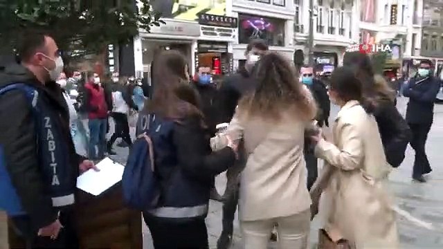 Polise hakaret eden kadın turistler gözaltına alındı