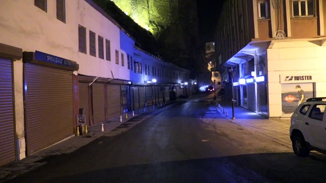 BİTLİS - Sokağa çıkma kısıtlamasının ardından cadde ve sokaklar boş kaldı