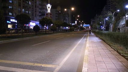 MARDİN - Kovid-19 tedbirleri kapsamında sokağa çıkma kısıtlaması başladı