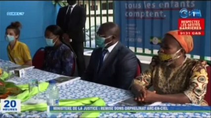 RTG/ Journée mondiale de l’enfance : Remise de  dons au centre d’accueil Arc-en-ciel par la Ministre de la justice