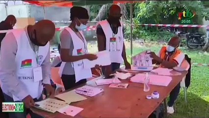 RTB/ Elections 2020 : 500 électeurs inscrits au consulat de Bouaké accomplissent leur devoir civique