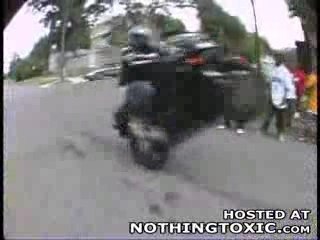 Je fais le malin devant tout le quartier!!