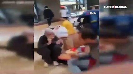 Salgınla mücadele önlemleri: AVM'de yere oturarak yemek yediler