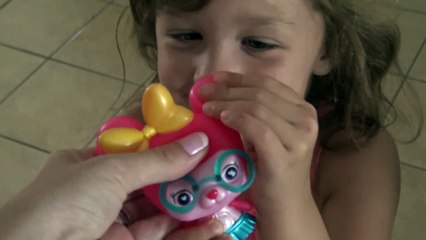 Diversão na Piscina e Brincadeiras das Princesas com Sophia Isabella e Alice Princesas Episódio  (17)