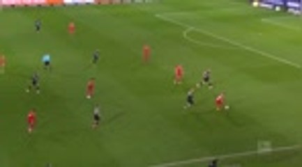 8e j. - L'énorme bourde du gardien de Leverkusen