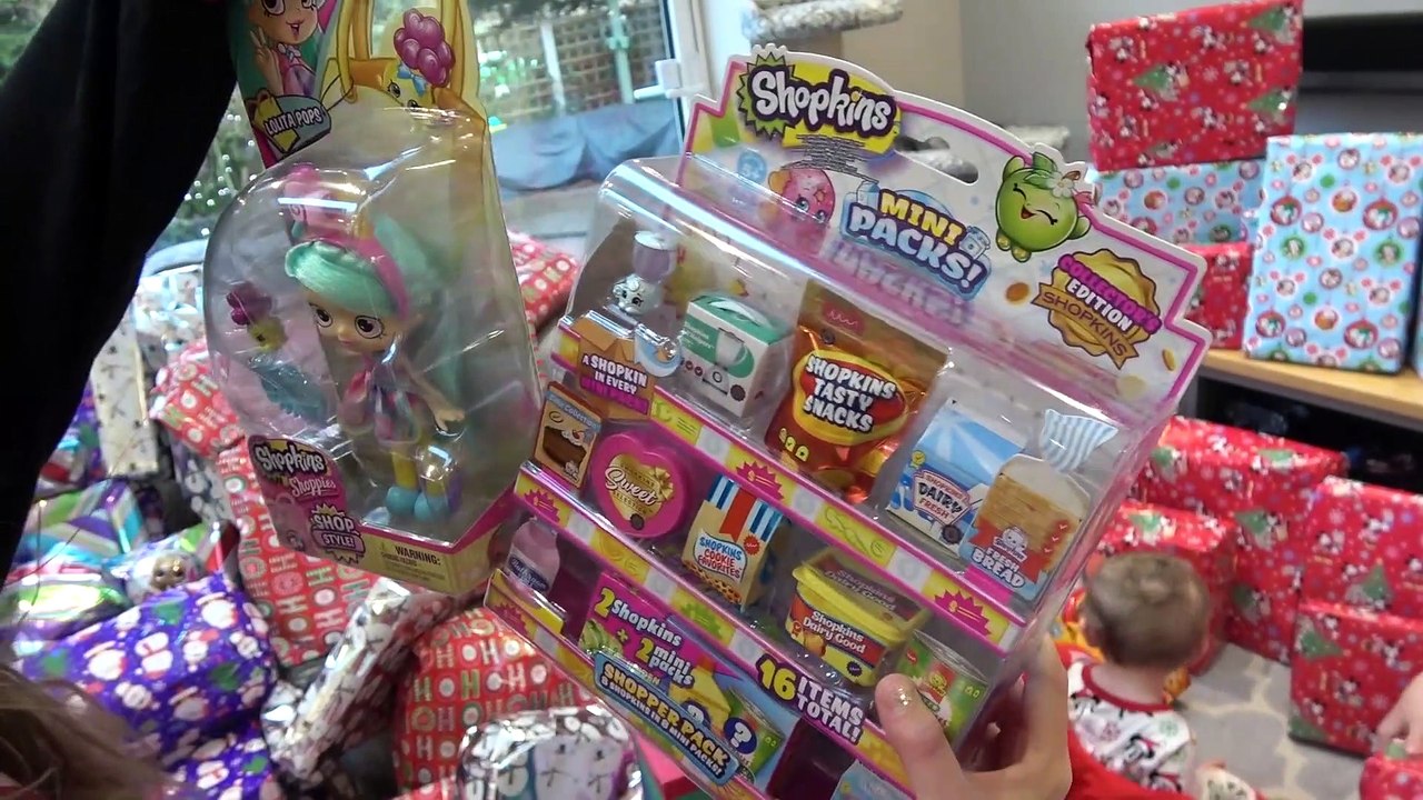 Diversão na Piscina e Brincadeiras das Princesas com Sophia Isabella e Alice Princesas Episódio  (19)