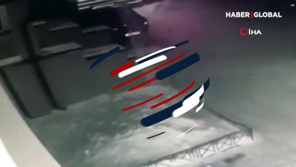 4'ncü kattan düşen çocuğu karlar kurtardı