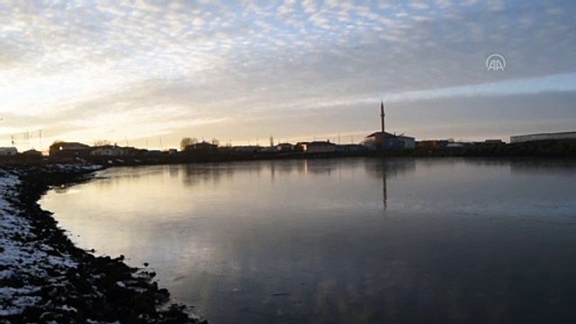 KARS - Göletler soğuk hava nedeniyle buz tuttu