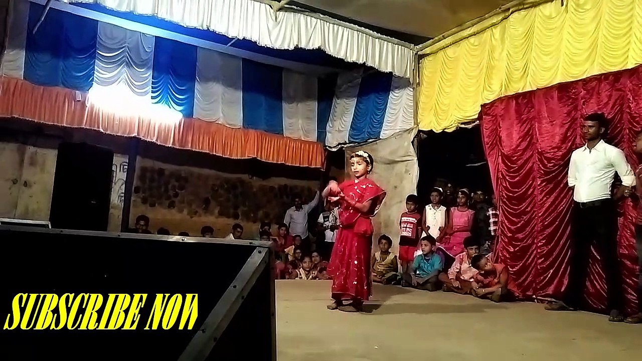 তেলে ভাজা পাপড় ভাজা  গানে ছোট্ট বোনের ডান্স