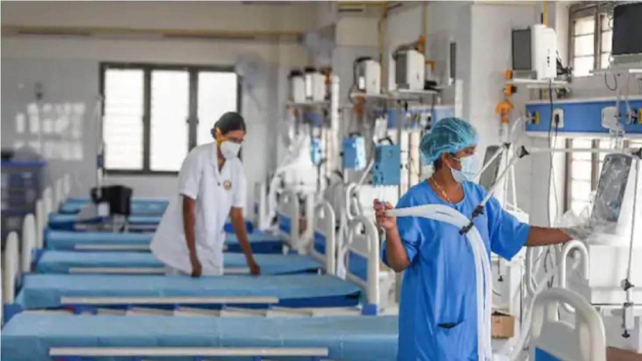 AAP Vs BJP over lack of Covid-19 hospital beds in Delhi