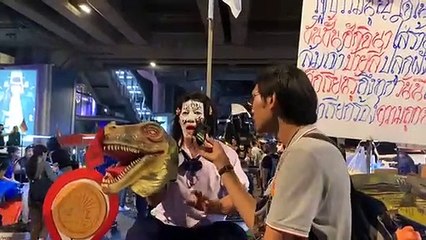21-11-2563 บรรยากาศกลุ่ม #นักเรียนเลว และแนวร่วม ปิดถนนหน้าสยาม จัดงาน #บ๊ายบายไดโนเสาร์ พูดทุกเรื่องที่ 'เขา' ไม่อยากฟัง