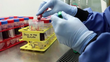 Vacina da AstraZeneca-Oxford tem 70% de eficácia