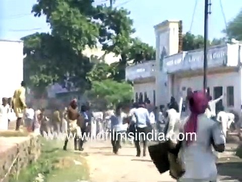 Babri Masjid crowd and rabble of rioters - historical footage from Ayodhya D Day - never seen before