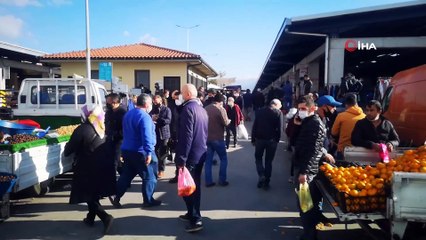 Hurda pazarında korkutan kalabalık