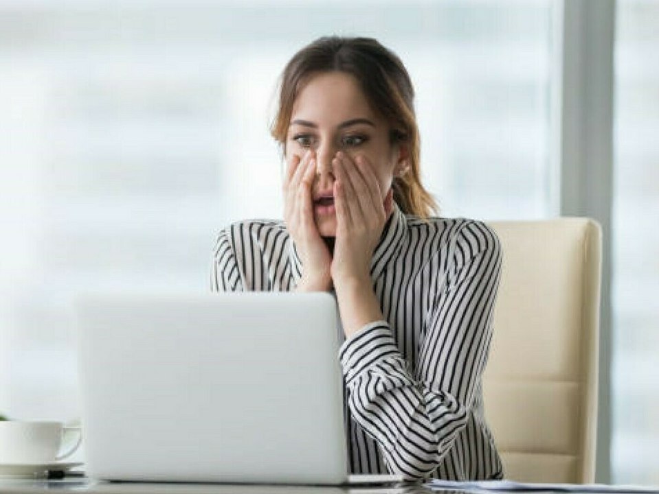 Diese Dinge solltest du während der Arbeit niemals googeln