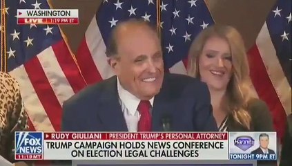 Rudolph Giuliani se ríe de la CNN